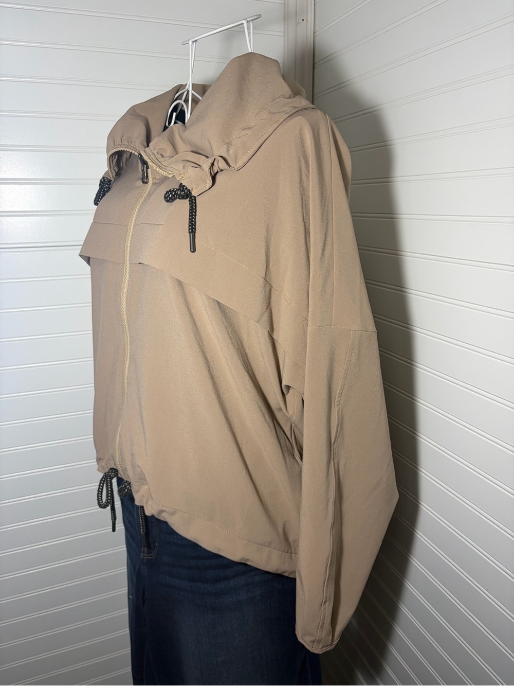 925fit Globetrotter Jacket in Latte - Picture 9 of 12